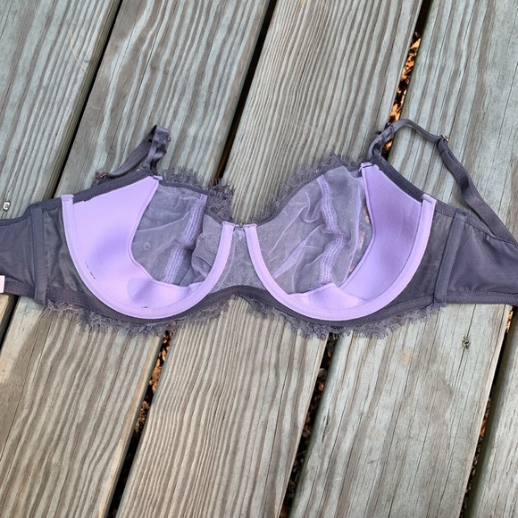 Victoria Secret 34DD Push Up Bra without Padding - Picture 2 of 3